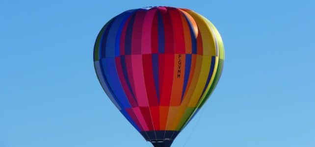 Les secrets pour maintenir un ballon en l’air sans utiliser d’hélium
